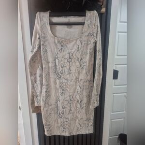 NOBO Long Sleeve Snake Print Dress - Cream and Gray